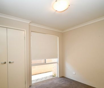 Stunning Family Home in Wannanup - Photo 4