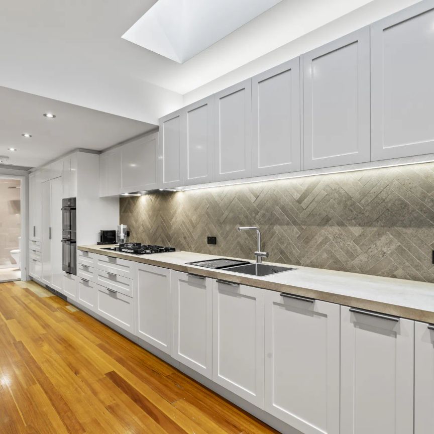 Contemporary Richmond Townhouse with Expansive Rooftop Terrace and Study! - Photo 1