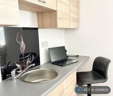 1 bedroom in a house share to rent - Photo 6