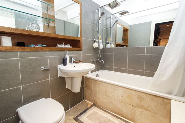 2 Bed Flat, Church Street, M4 - Photo 1