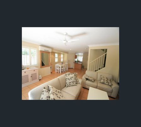2/19 Mason Street, Southport, Qld 4215 - Photo 1