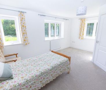 3 bedroom semi-detached house to rent - Photo 5