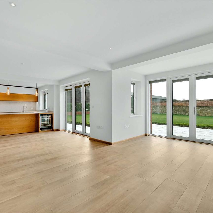 An exceptional newly done four bedroom barn conversion, providing an idyllic countryside setting and spacious and contemporary living accommodation. - Photo 1