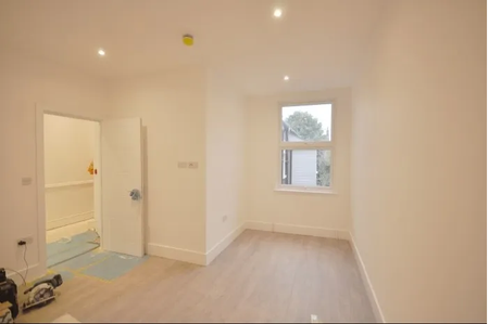 4 bedroom flat to rent - Photo 2