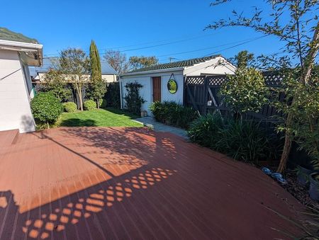 Sunny 2 Bedroom House for Rent - Russley - Photo 3