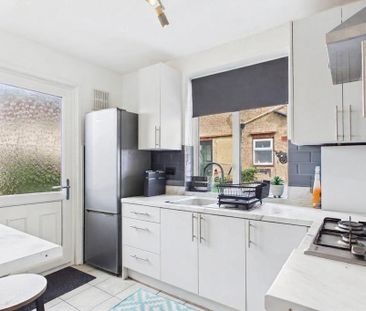2 bedroom maisonette to rent - Photo 4
