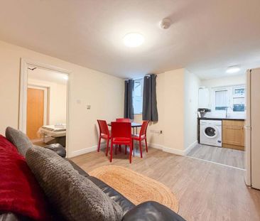 Richmond Crescent - Photo 2