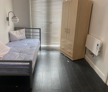 Studio Flat, Culverley Road, SE6 - Photo 2