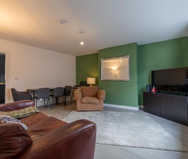 2 bedroom private hall to rent - Photo 2