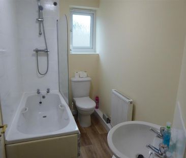 2 bedroom semi-detached house to rent - Photo 5