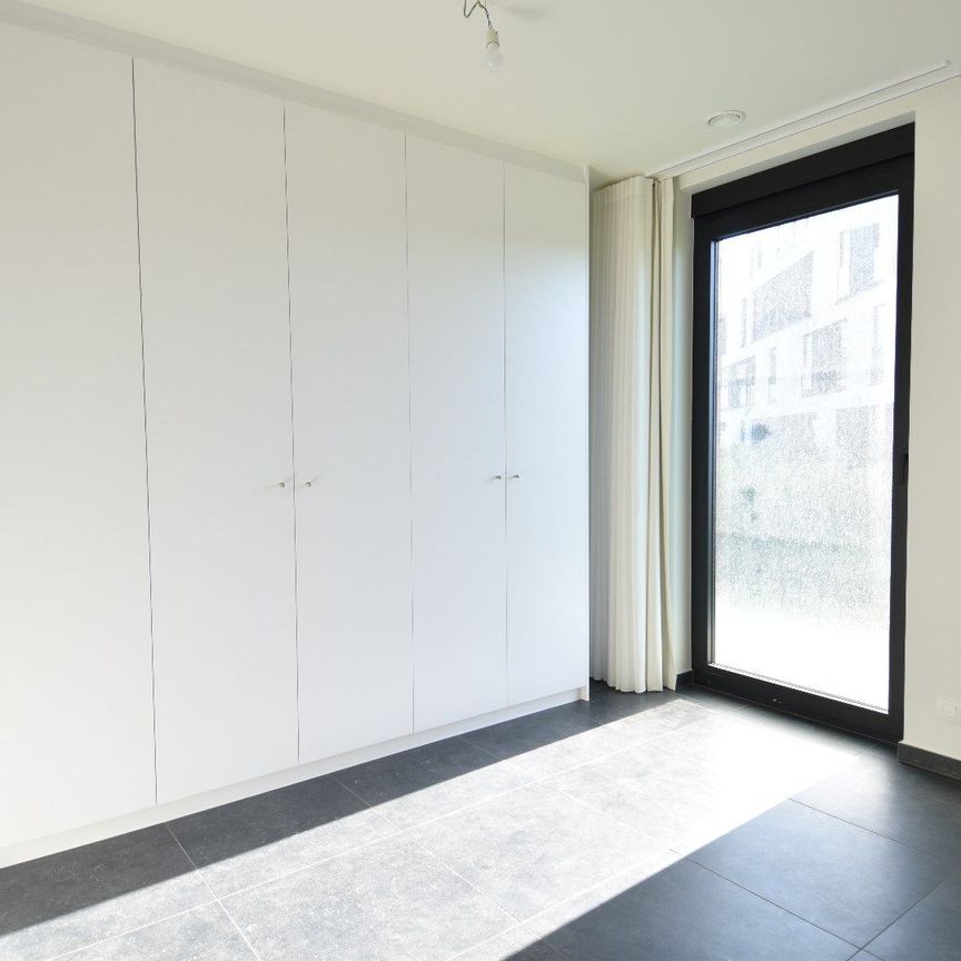 Luxe gelijkvloers appartement met tuin, garage en 2 slaapkamers te Vichte - Photo 1