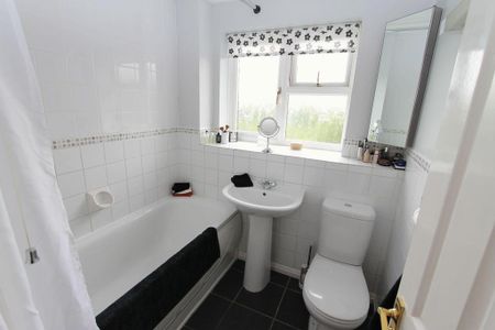 2 bedroom detached house to rent - Photo 5