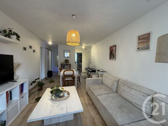 Location Appartement 3 pièces 57m² LA VALENTINE 11ème - Photo 1