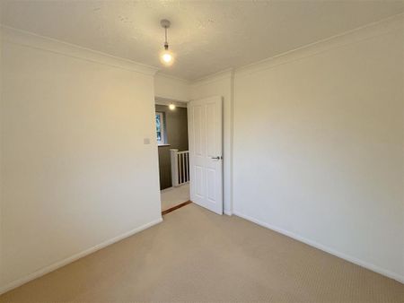 3 bedroom end of terrace house to rent - Photo 2