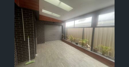 STYLISH & MODERN FAMILY LIVING IN PRIME BROOKFIELD LOCATION - Photo 5