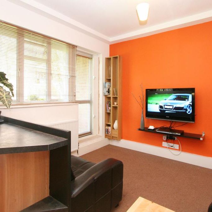 1 bedroom in a flat share to rent - Photo 1