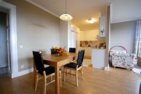 Mysig radhustvåa med egen trädgårdsplätt - Foto 3