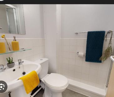 Room in a Shared Flat, Elliot House, M6 - Photo 4