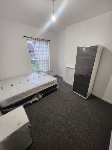 Room in a Shared House, Stratford Road, B11 - Photo 3