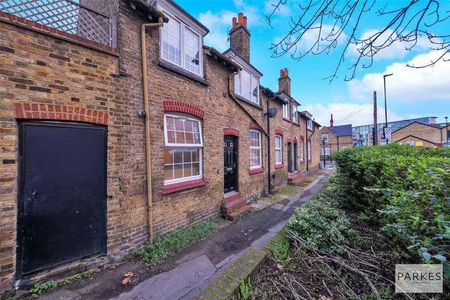 Pump Alley, Brentford, TW8 - Photo 3