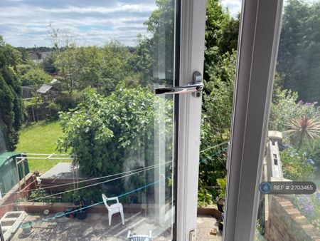 1 bedroom in a house share to rent - Photo 5