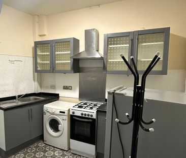 £1,300 PCM, Two Bedroom House with Enclosed Garden in Craddock Stre... - Photo 4