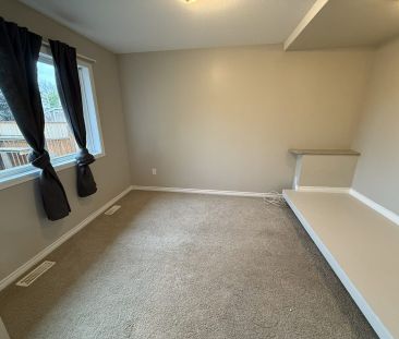 Rutland Bright 1 Bedroom + Den In-law Suite – Available December 1 - Photo 4