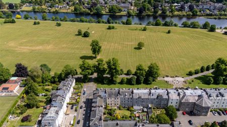 4 bedroom flat to rent - Photo 3