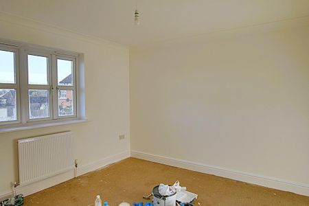 3 bedroom end of terrace house to rent - Photo 2