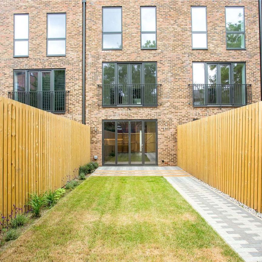 Recently built four double bedroom house with off street parking - Photo 1