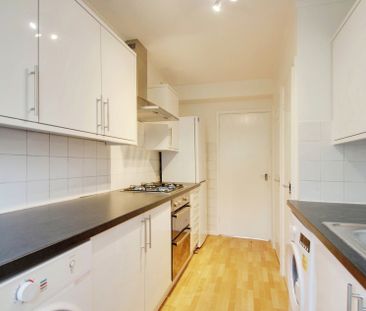 2 bed flat to rent in Tithe Court, Slough, SL3 - Photo 4