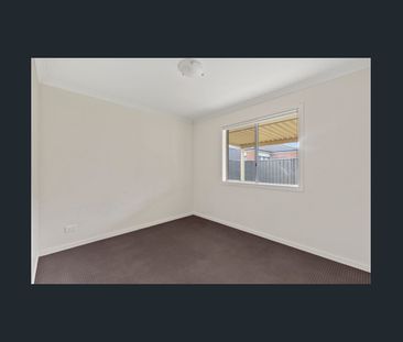 12 Diamond Parade, Cobblebank, Vic 3338 - Photo 2