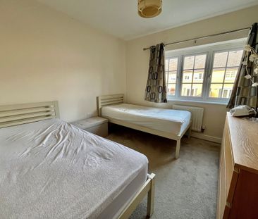 Bletchley Fold, Leeds, Horsforth - Photo 3