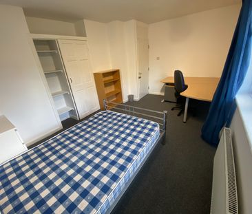 4 Bed Terraced House, Mayors Croft, CV4 - Photo 1