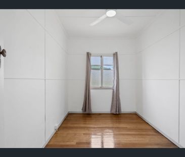 Charming 3-Bedroom Cottage on a Corner Block in Booval - Photo 2