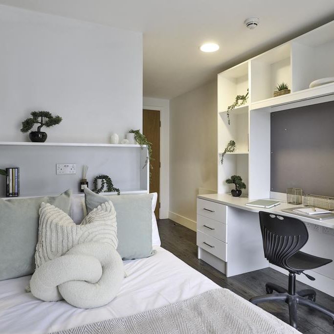 1 bedroom in a flat share to rent - Photo 1