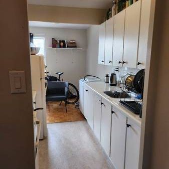 One Bedroom Apartment in Port Credit by the Lake - Photo 1