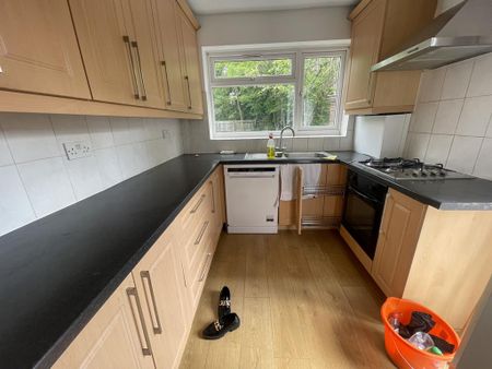 3 bedroom semi-detached house to rent - Photo 5