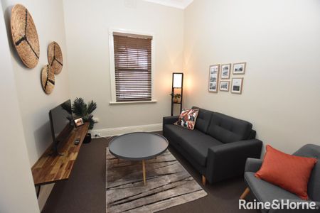 Fully Furnished & Central Apartment - Photo 2