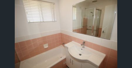 BRIGHT TOP FLOOR APARTMENT IN PRIME LOCATION - Photo 5