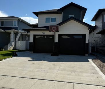 2 Bedroom Lower Unit in Aspen Ridge – Modern &amp; Bright - Photo 4