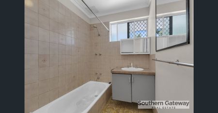 3x1 HOME IN CONVENIENT LOCATION - Photo 3