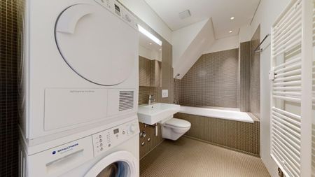 Hochwertige Altbauwohnung - Ihre neue Wohlfühloase im Enge-Quartier! - Photo 4