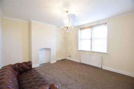 4 bedroom end of terrace house to rent - Photo 3