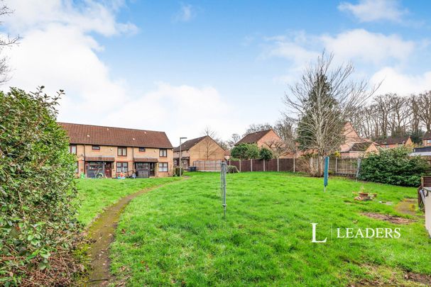 1 bedroom house to rent Rowhurst Avenue, Addlestone, KT15 - Photo 1