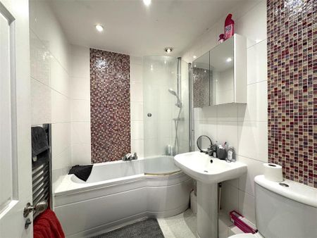 2 bedroom semi-detached house to rent - Photo 5