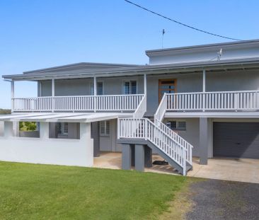 Exceptional Family Home Moments From The Beach - Photo 6