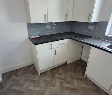 3 bedroom terraced house to rent - Photo 6
