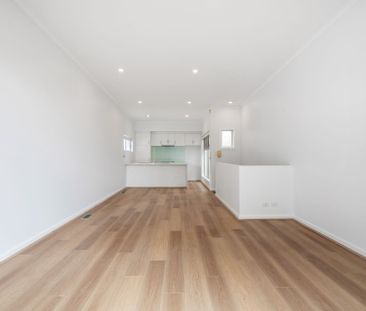 3 bedroom townhouse in the CBD! - Photo 4