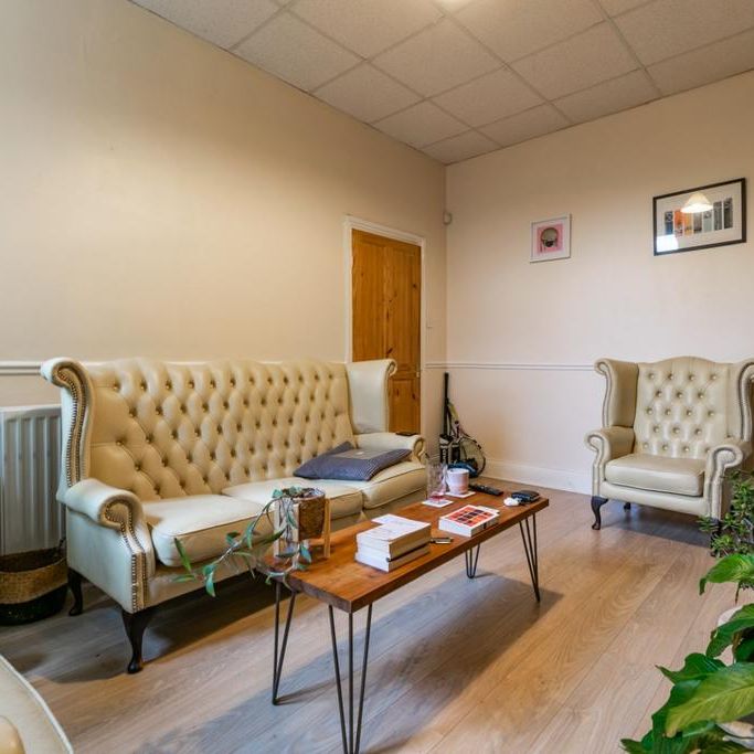 2 bedroom ground floor flat to rent - Photo 1